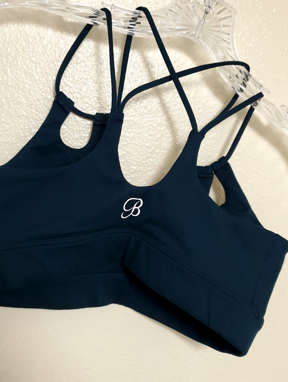 BOMBSHELL Sportstwear Twist Front Sports Bra - Picture 7 of 9